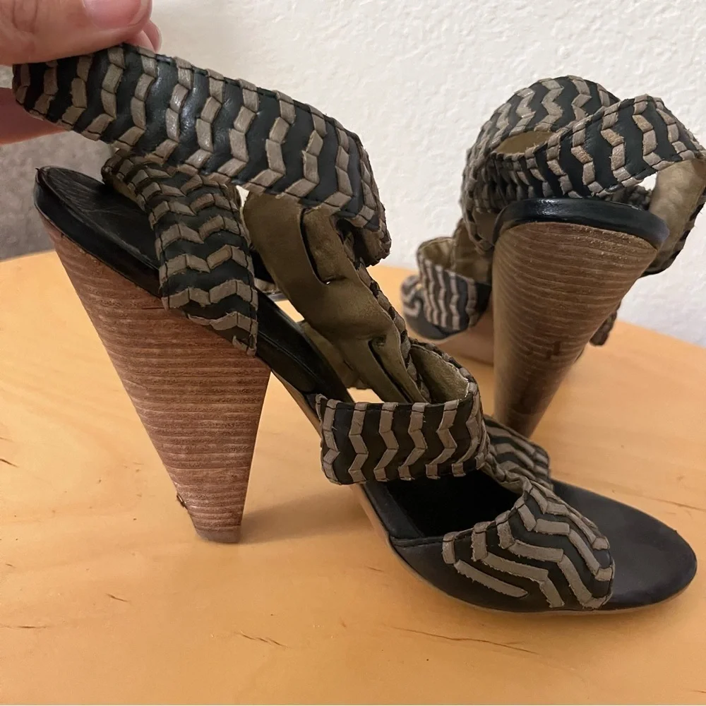 Trouve Heeled Leather Sandal Black Tan Size 10